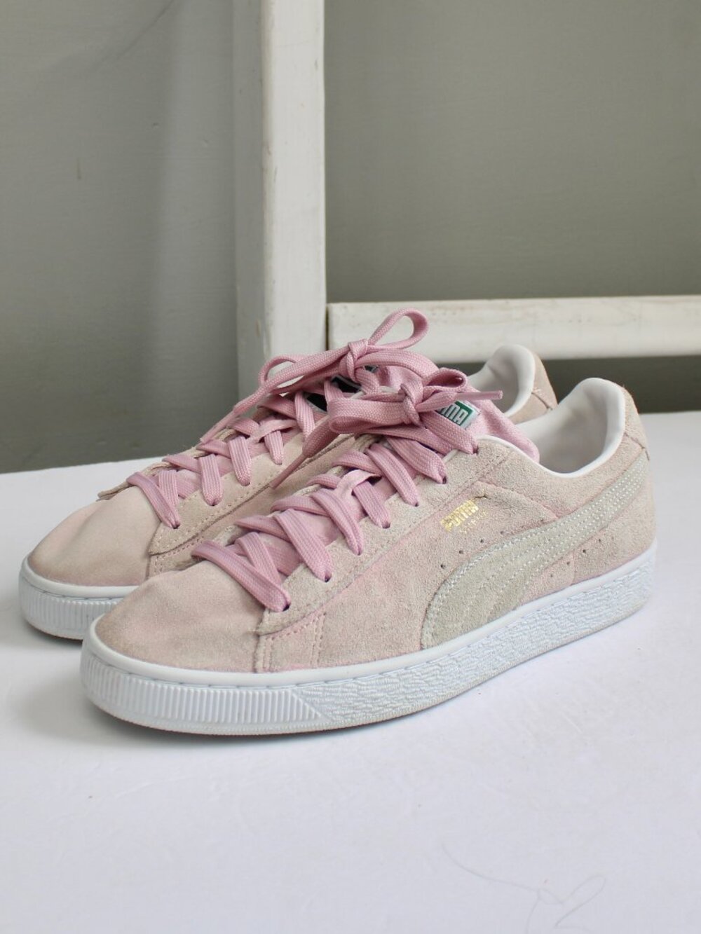 Puma Women's Suede Classic Embossed Sneakers Pink White Size 7 - Picture 2 of 8